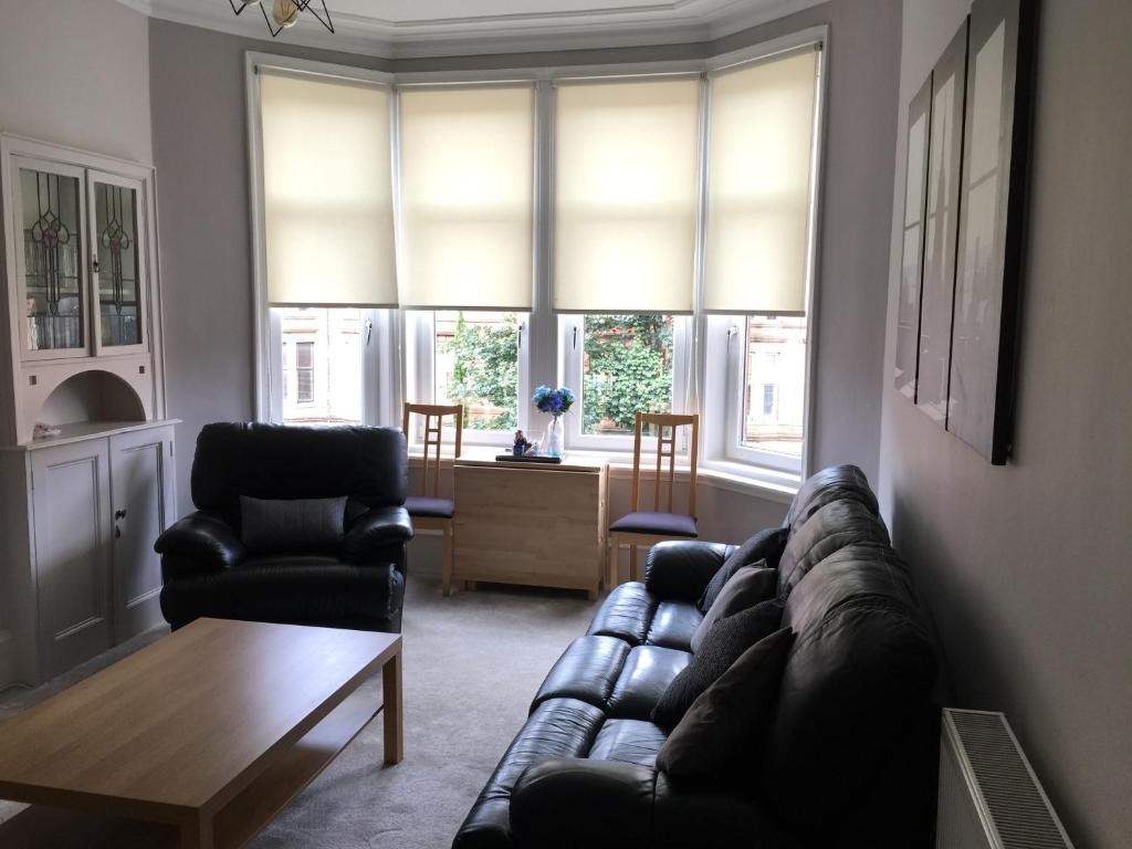 2 Bedrooms (2 Beds), 2 Bath – Glasgow, Strathclyde, Scotland, UK