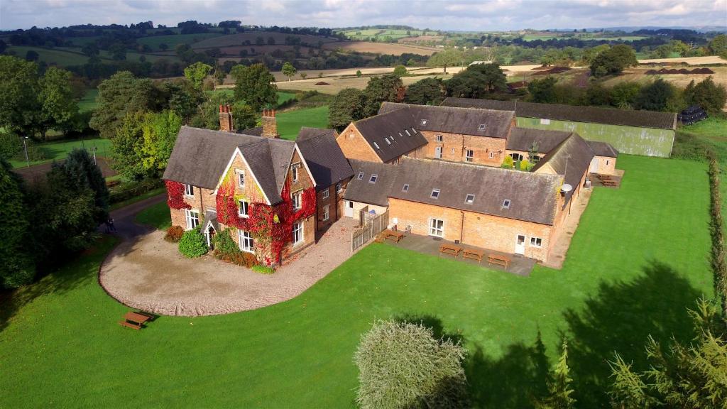12 Bedrooms (18 Beds), 5 Bath – Ashbourne,  Derbyshire, England, UK