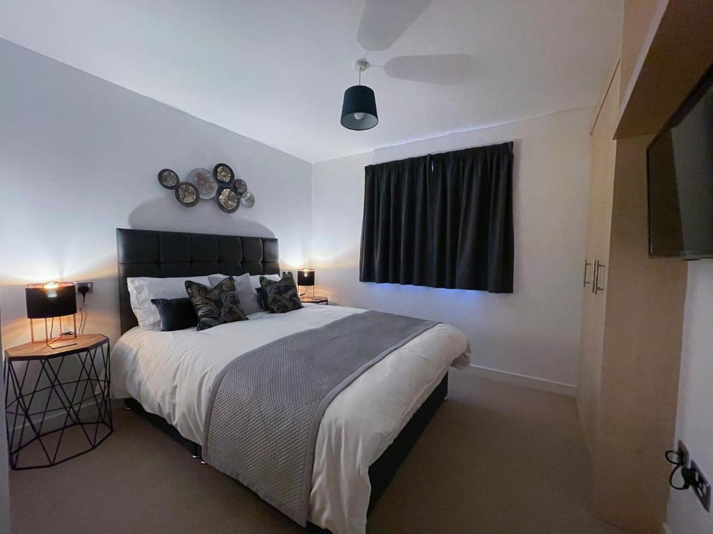 2 Bedrooms (3 Beds), 2 Bath – Wolverhampton, West Midlands, England, UK