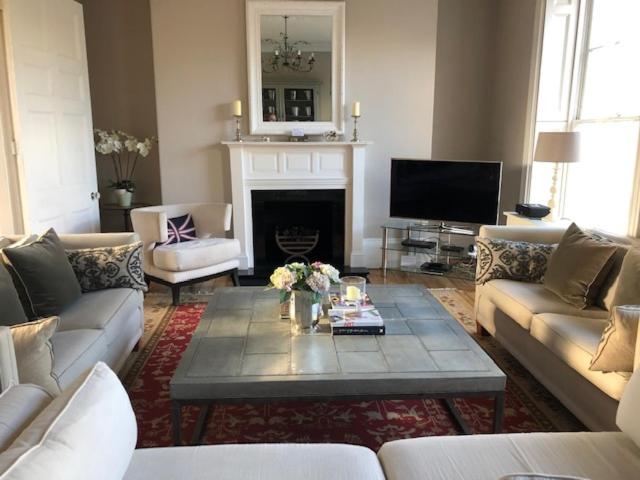 3 Bedrooms (3 Beds), 2 Bath – Bath, Bath, England, UK