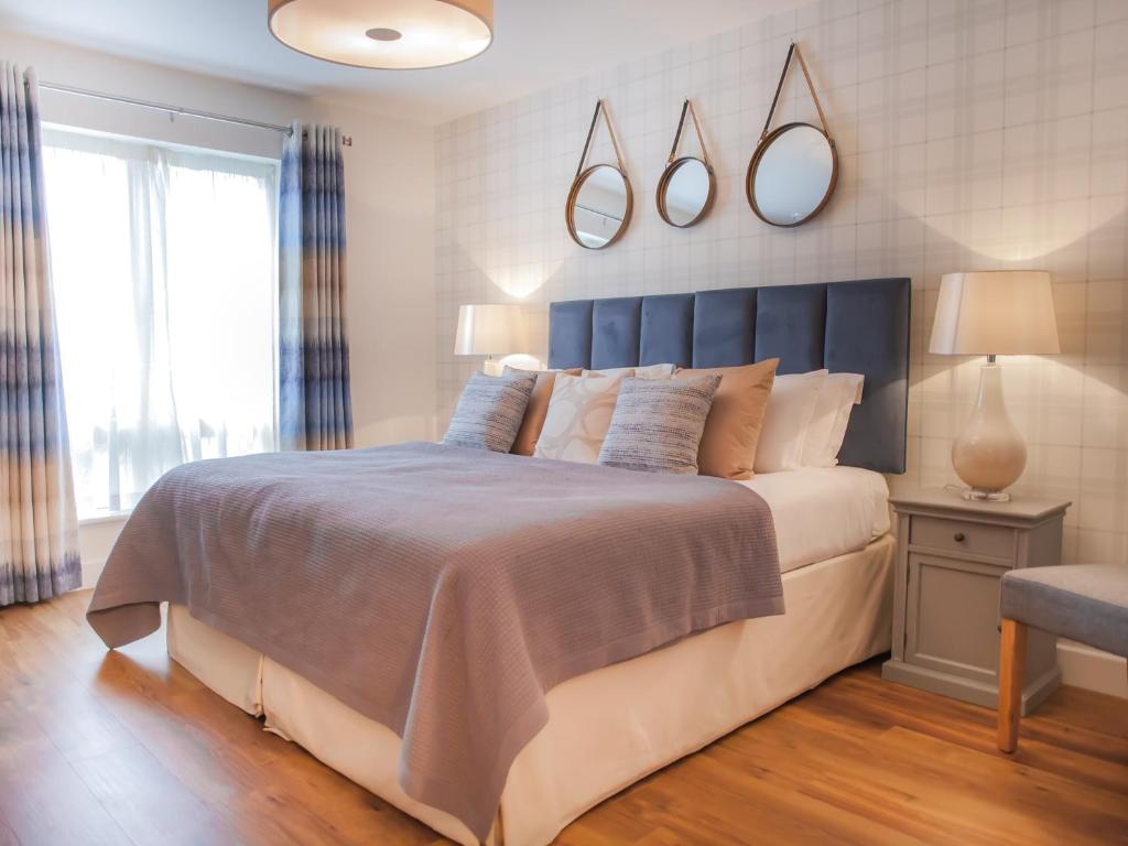 2 Bedrooms (3 Beds), 2 Bath – Bath,  Bath, England, UK
