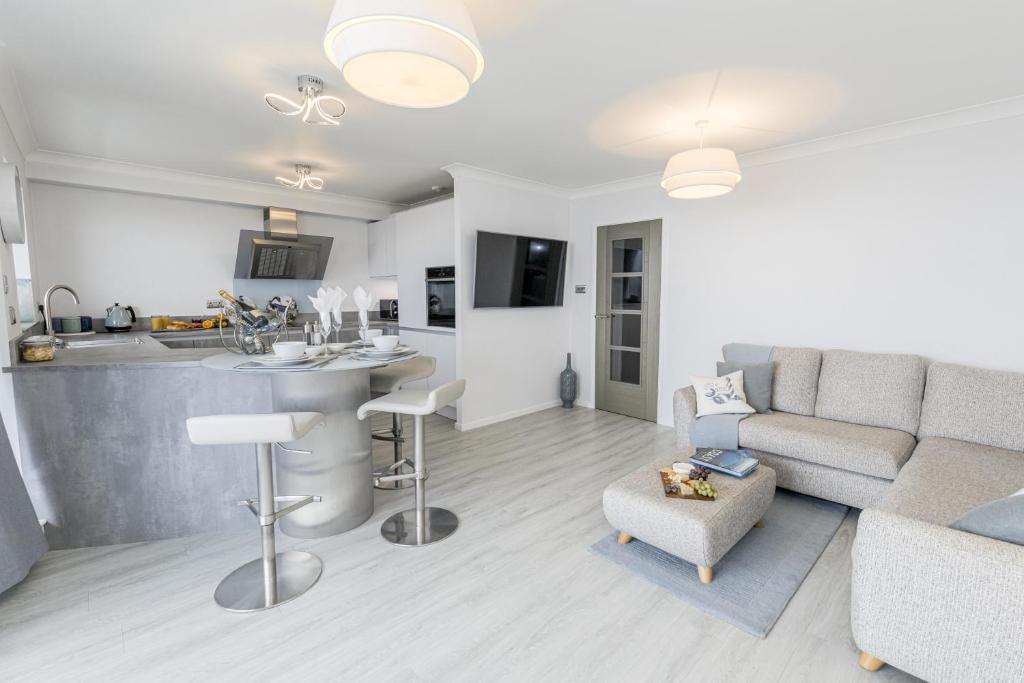 2 Bedroom (2 Bed), 2 Bath, Apt – Bournemouth, Dorset, England , UK
