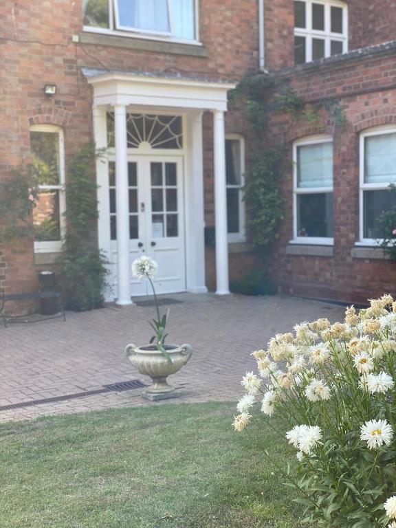 1 Bedrooms (1 Beds), 1 Bath – Coventry, West Midlands, England, UK