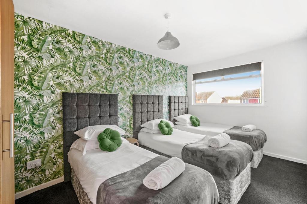 3 Bedrooms (5 Beds), 1 Bath – Birmingham,  West Midlands, England, UK