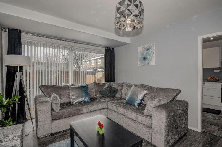 4 Bedrooms (4 Beds), 1 Bath – Manchester, Greater Manchester, England, UK