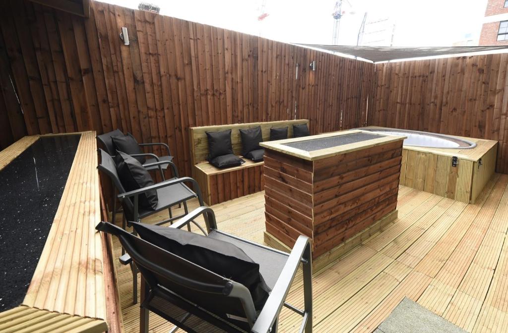 2 Bedrooms (2 Beds), 2 Bath – Manchester, Greater Manchester, England, UK