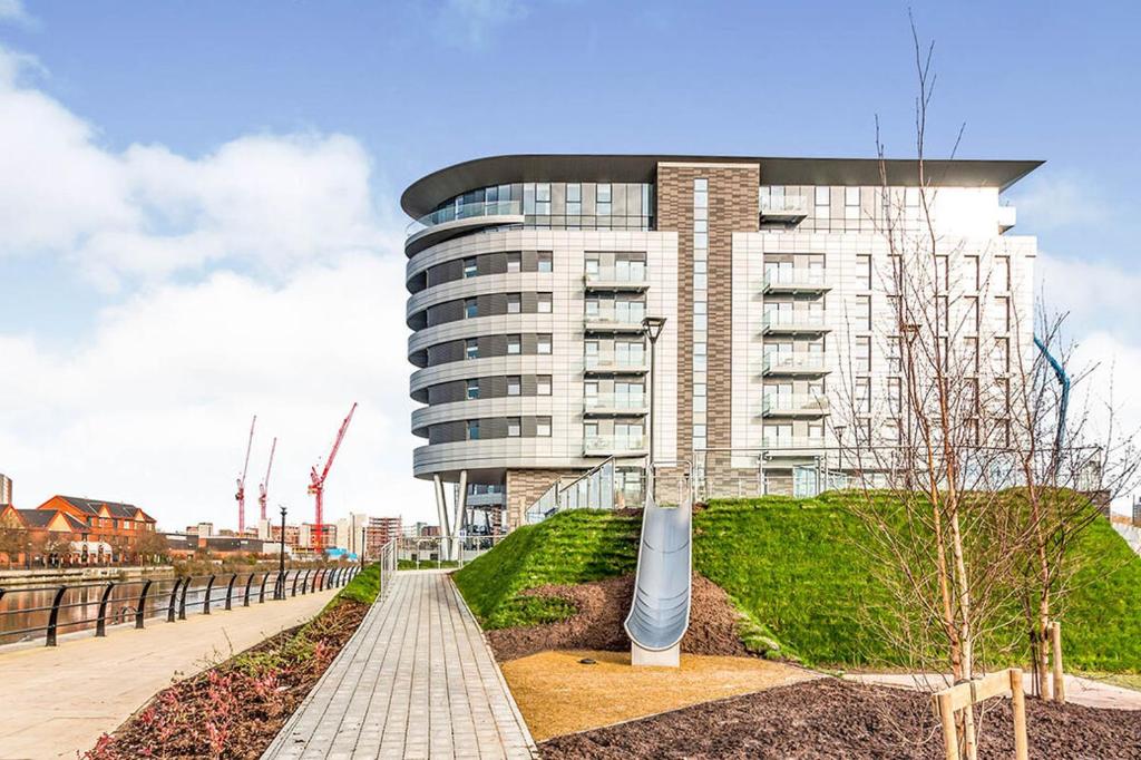 3 Bedrooms (3 Beds), 2 Bath – Manchester,  Greater Manchester, England, UK