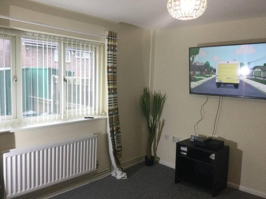3 Bedrooms (3 Beds), 1 Bath – Manchester,  Greater Manchester, England, UK