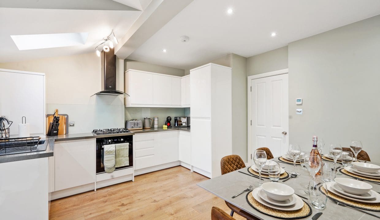Flat 1, 77 Haydons Road - BjPzbMpmwgQaveHukVAU