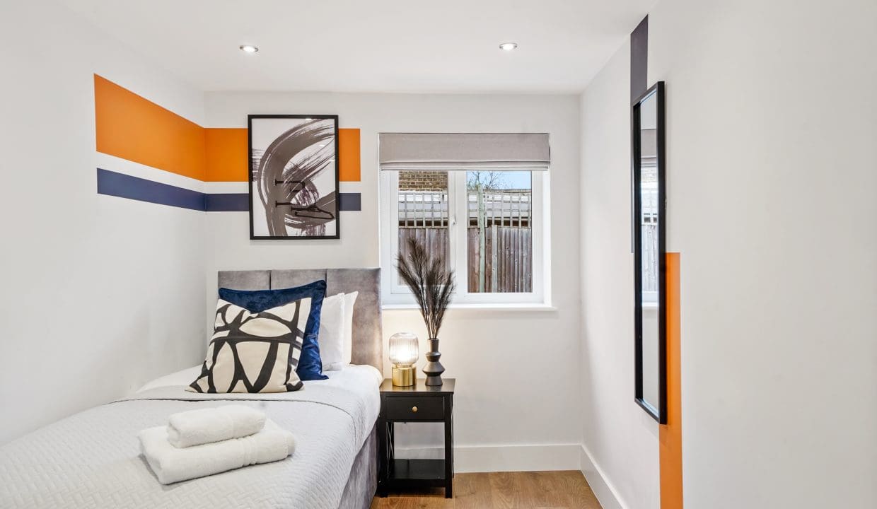 Flat 1, 77 Haydons Road - G7stNdnbuQrUhbzGDpCR