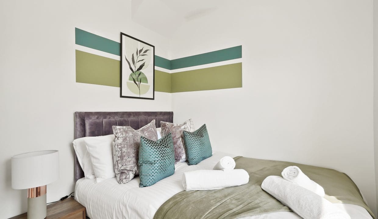 Flat 2, 77 Haydons Road - FnVCwZK9sY4FrYw1Bc00