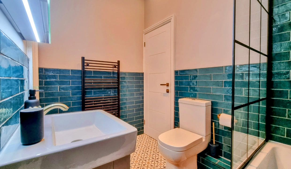 Bedroom 2 Bathroom