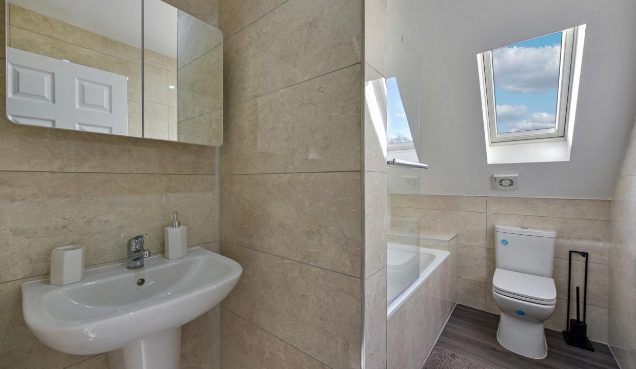 Deanway Flat 7 - Bathroom 1_OTA