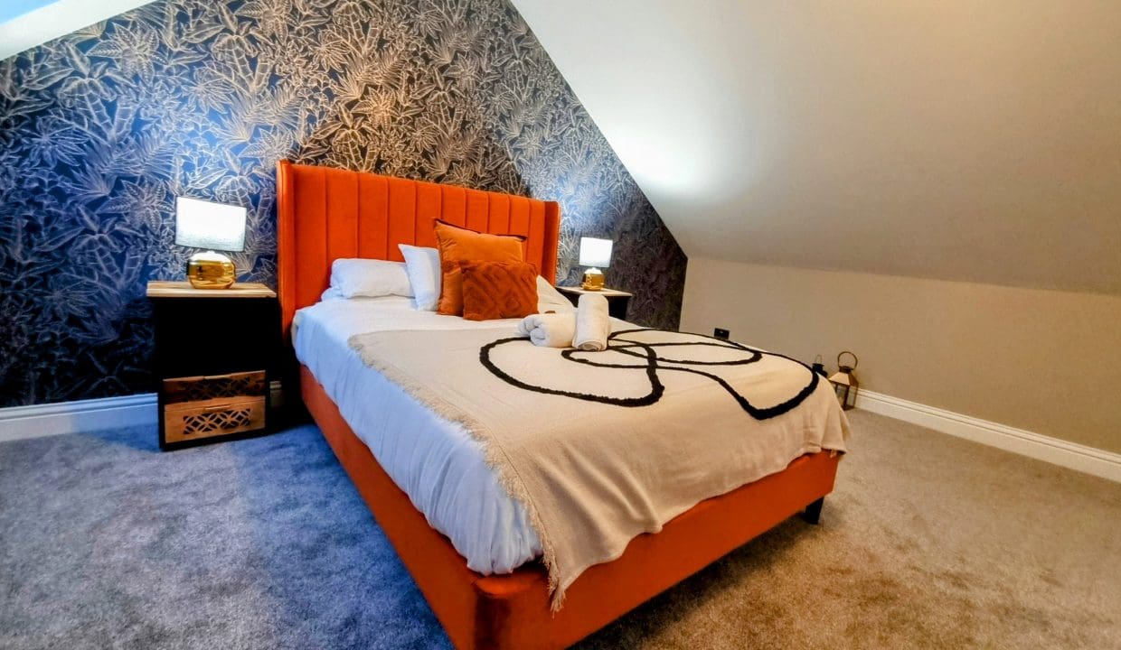 Master Bedroom (2)