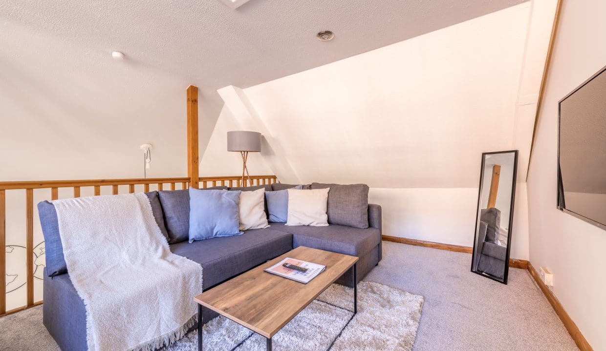 24-15 Cave Street House 1 - Lounge-1