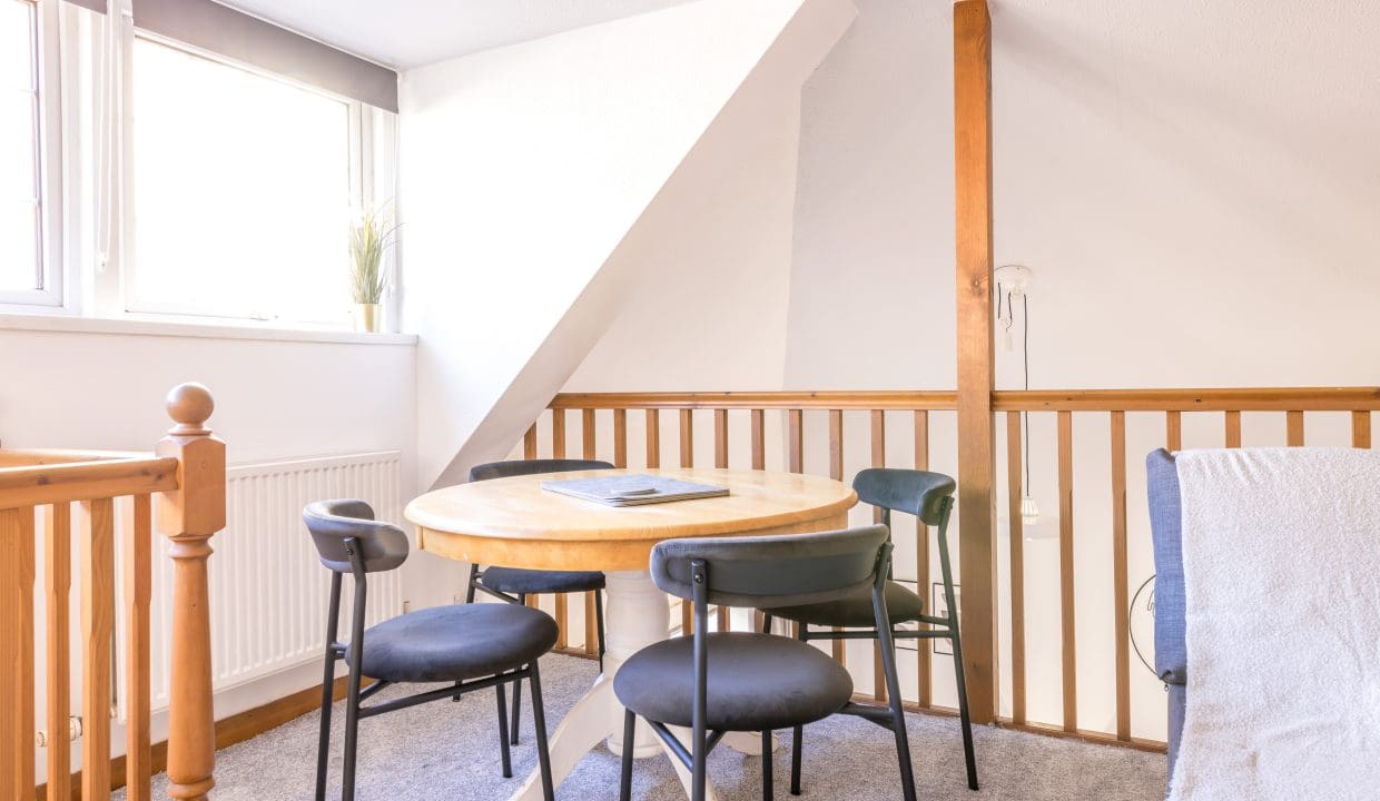 26-15 Cave Street House 1 - Lounge-3