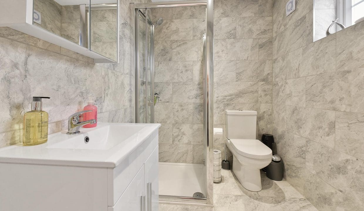 26 Rochfords - 1st Floor EnSuite 1_OTA