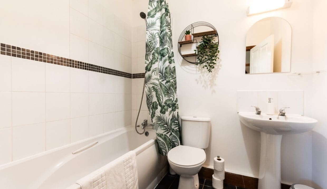 Eaglet Property Management The Carronades Bathroom