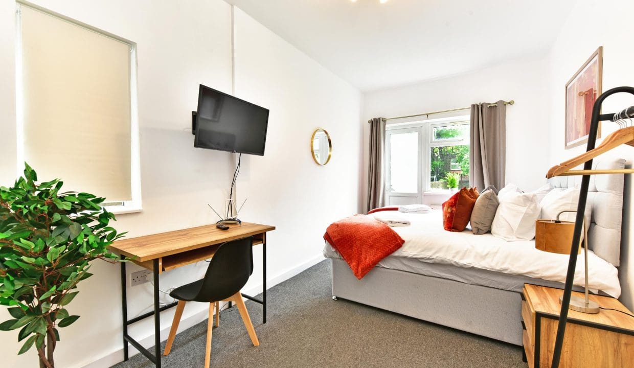 Ealing 30 DGR 1 - Bedroom One 1_OTA
