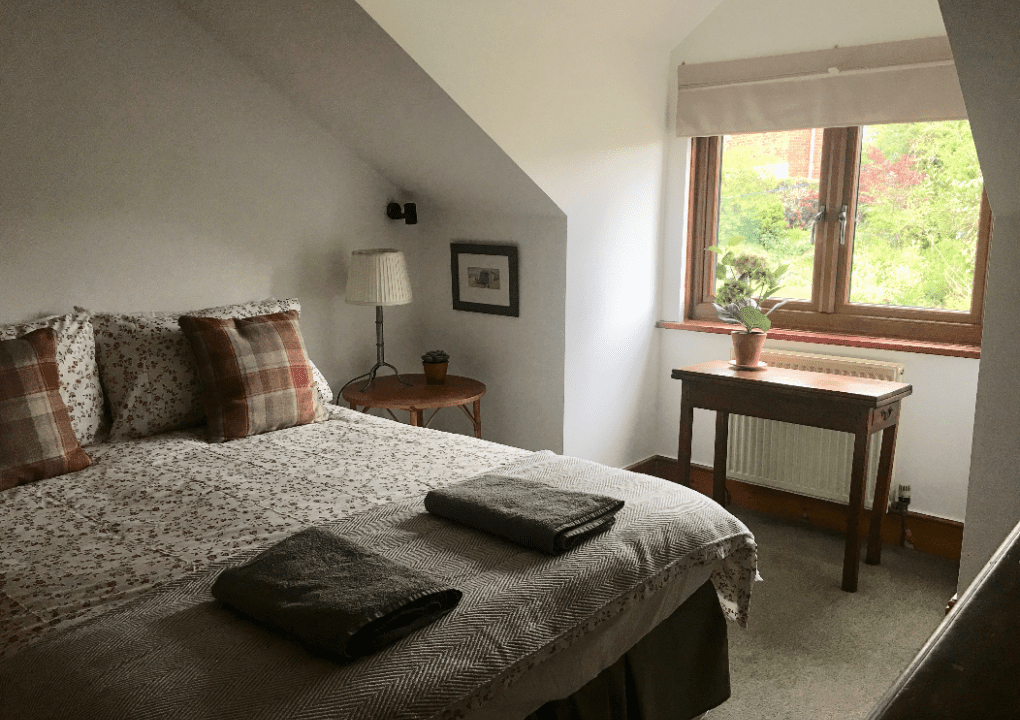 exeter cottage bed 1