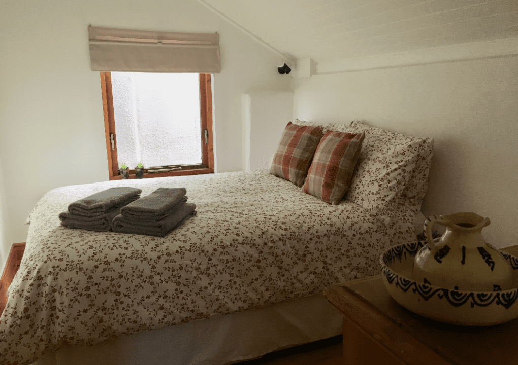 exeter cottage bed 2