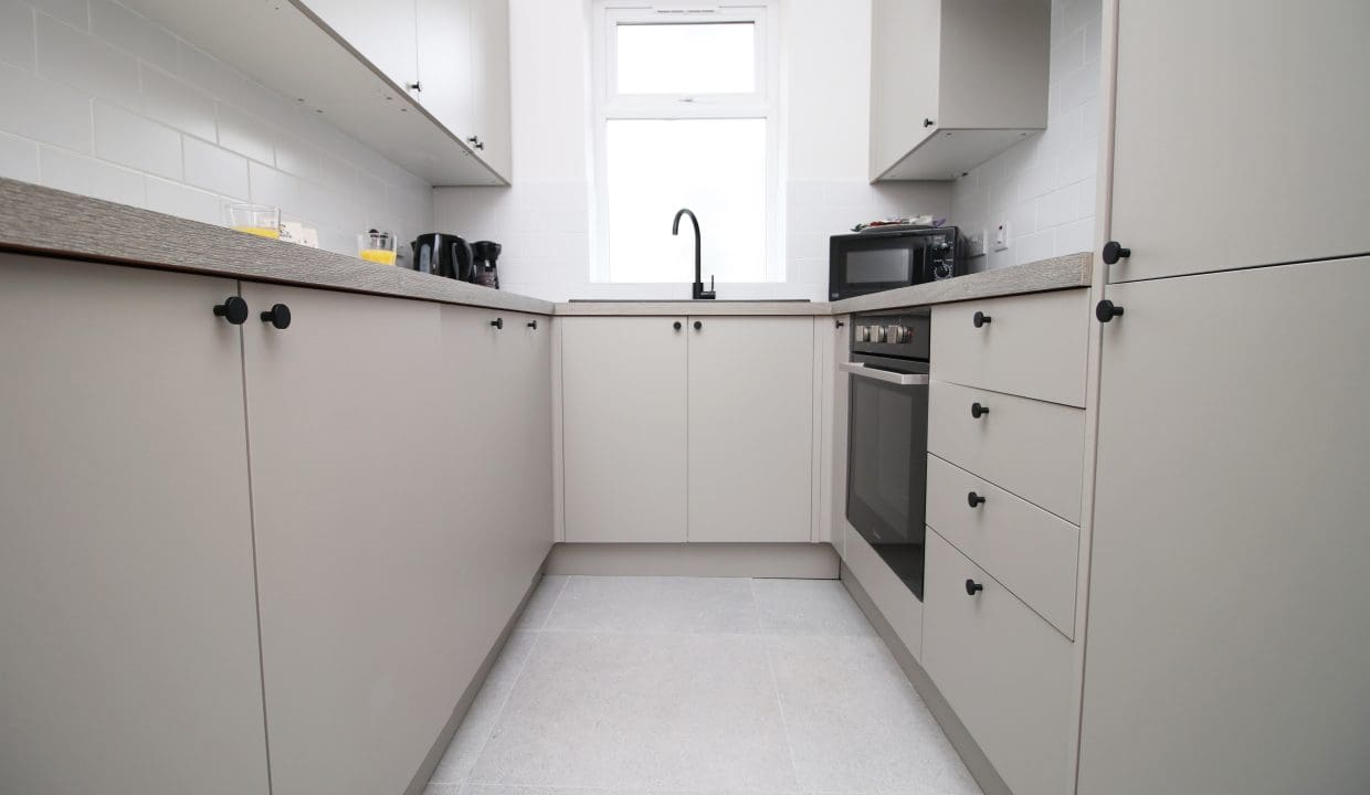 Harlequin Gardens by Tŷ SA - 5 Bedroom House_kitchen drawers
