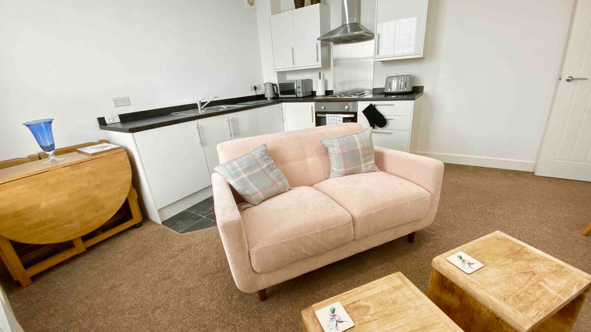 5 friars house living room