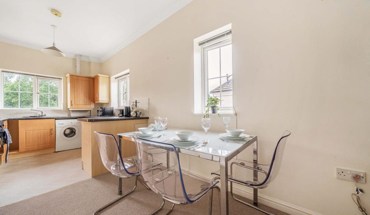 Classy Dining Table and Diningwares