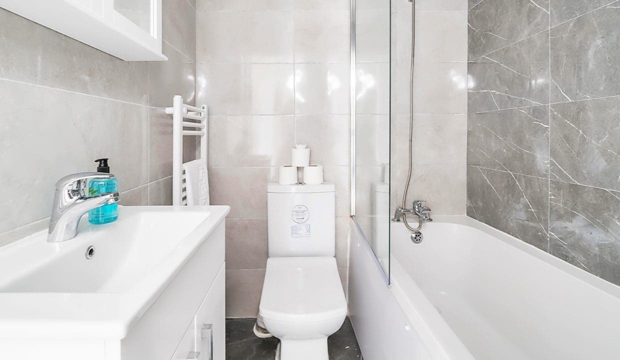 Neat Bathtub with Shower