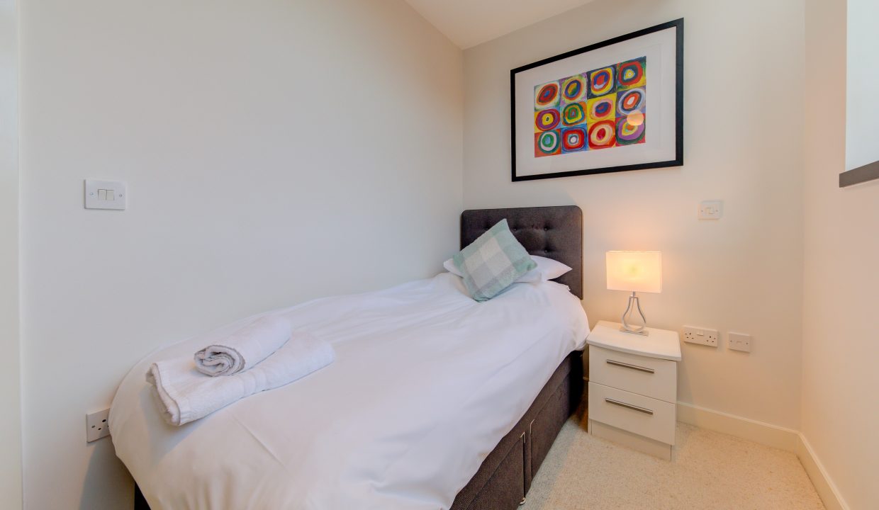 cleyro_finzelsreach_familydeluxe_bedroom_1[1]