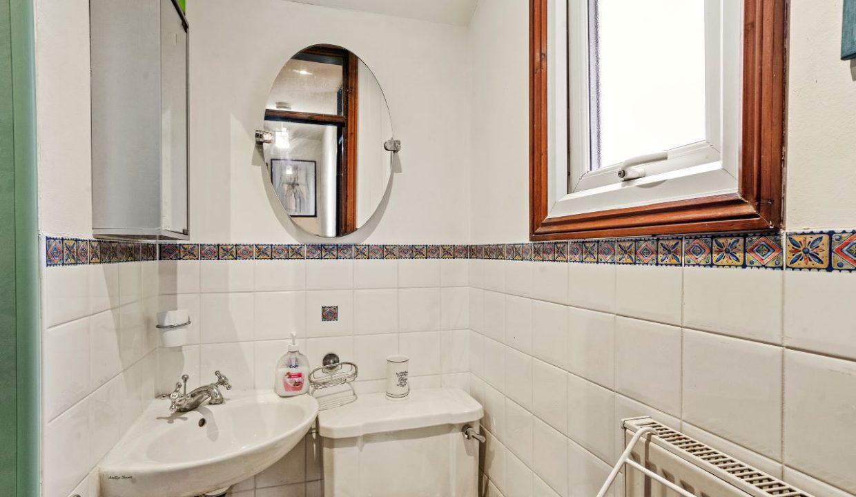 47b Randall Street - bathroom1.2