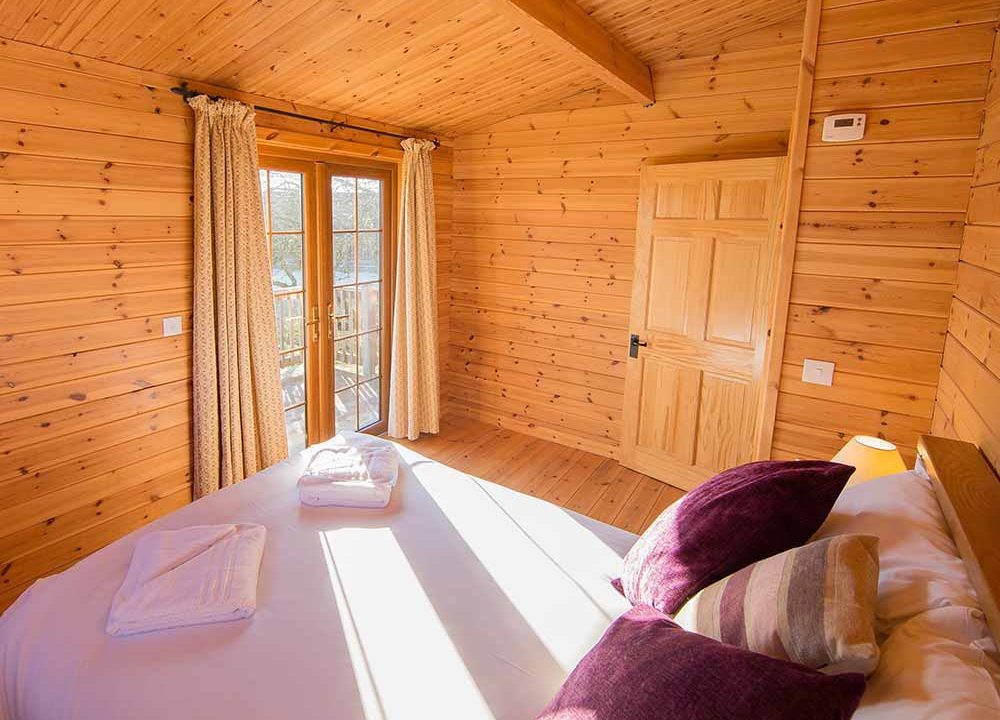 Barn_Owl_Lodge_Master_Bedroom[1]