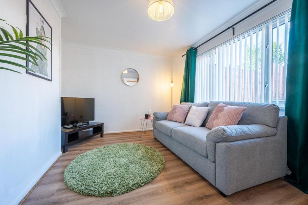 3 Bedrooms (3 Beds), 1 Bath – Newport, Monmouthshire, Wales, UK