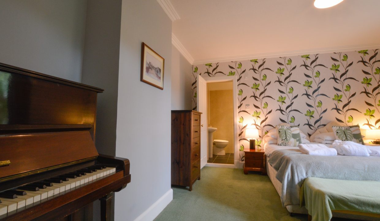 Cologin Farmhouse Downstairs Bedroom (4)