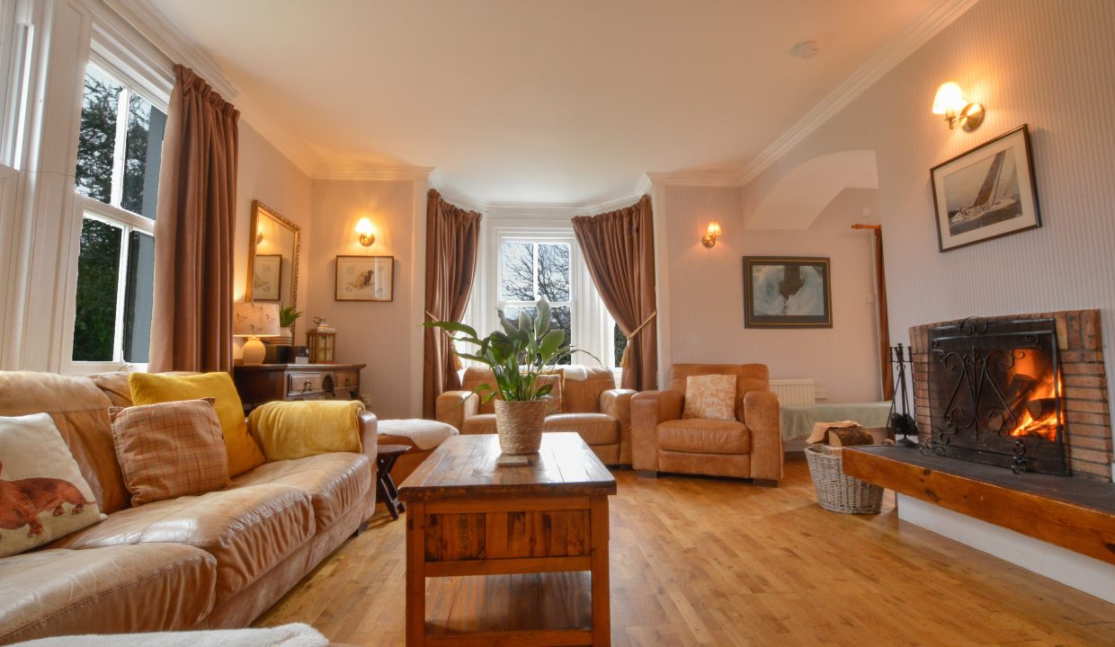Cologin Farmhouse Living Room (18)