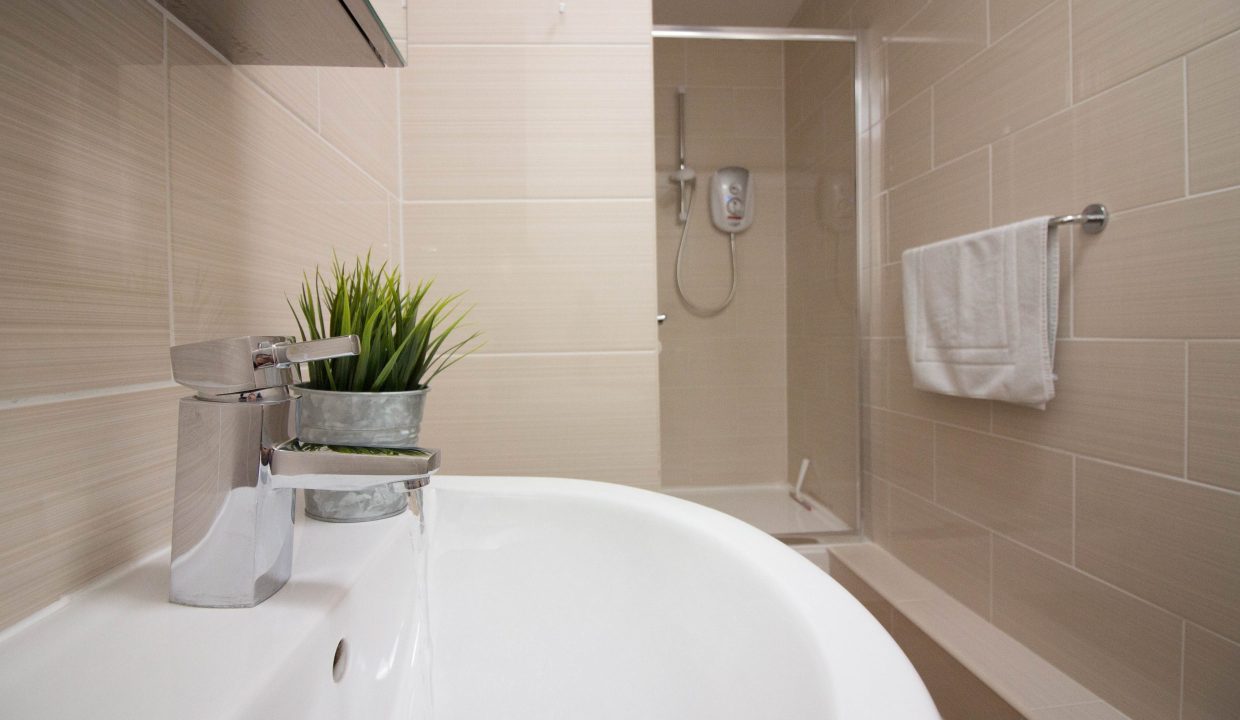 stayzo.castle point 17.bathroom