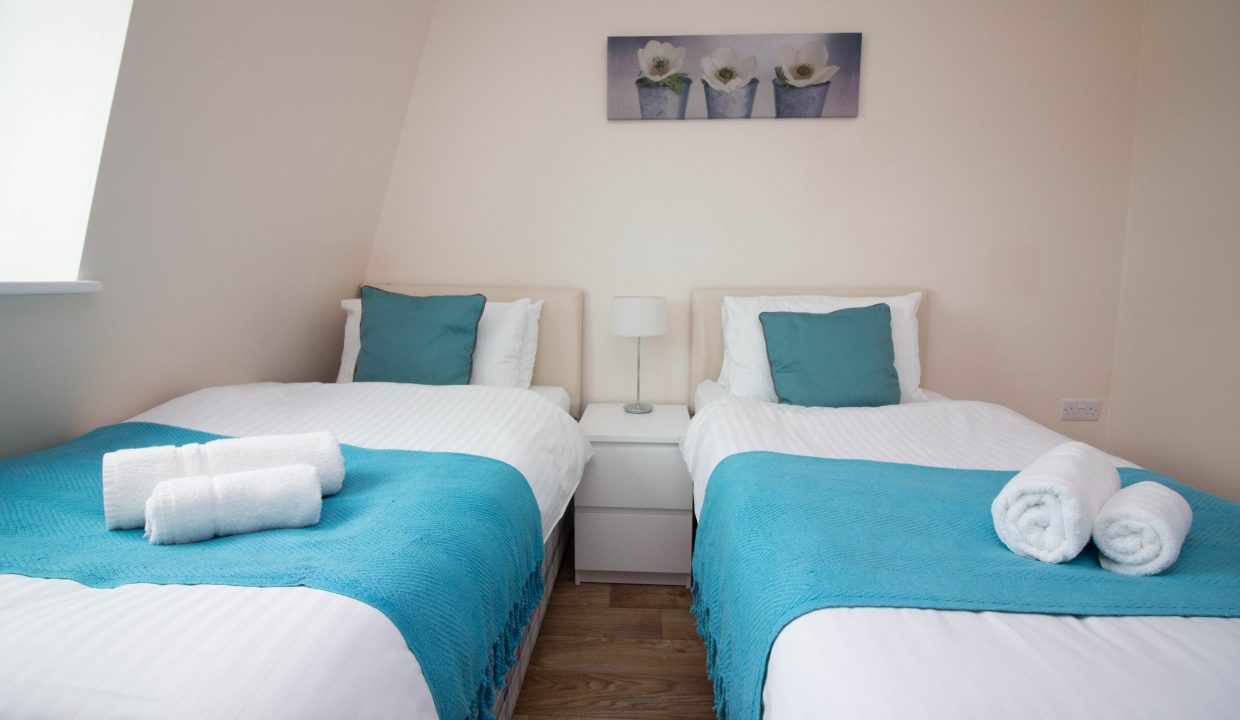 stayzo.castle point 18.bedroom 2