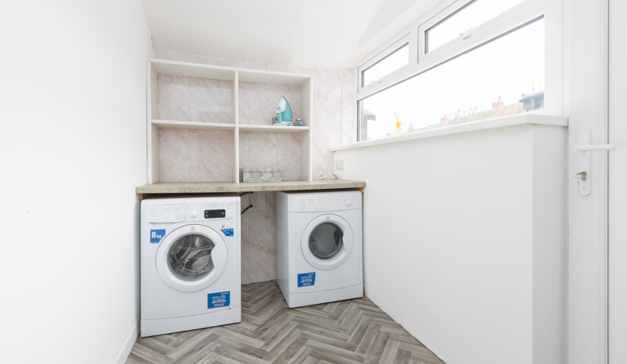 111 Ansdell Road-14