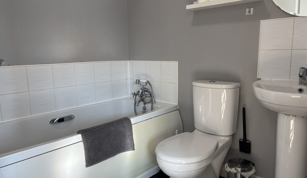 Bedroom1_ensuite