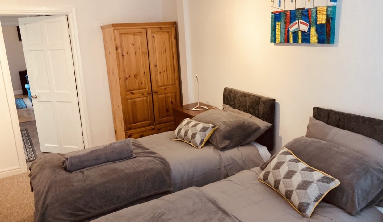 bedroom lhs2