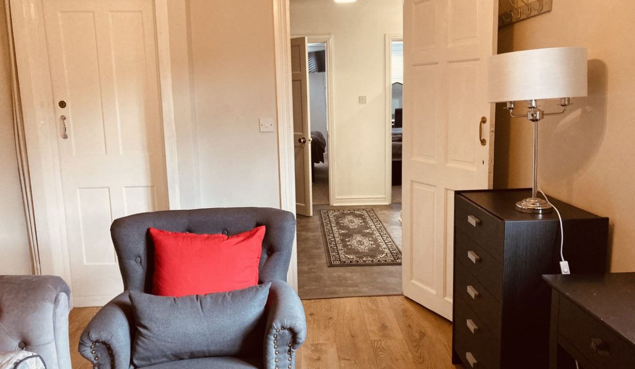 lounge to hall1