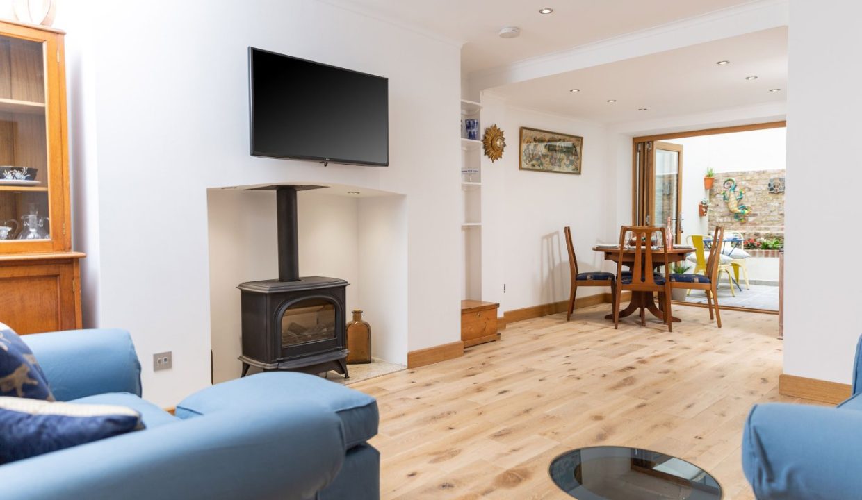 17 Rodney Road Living room