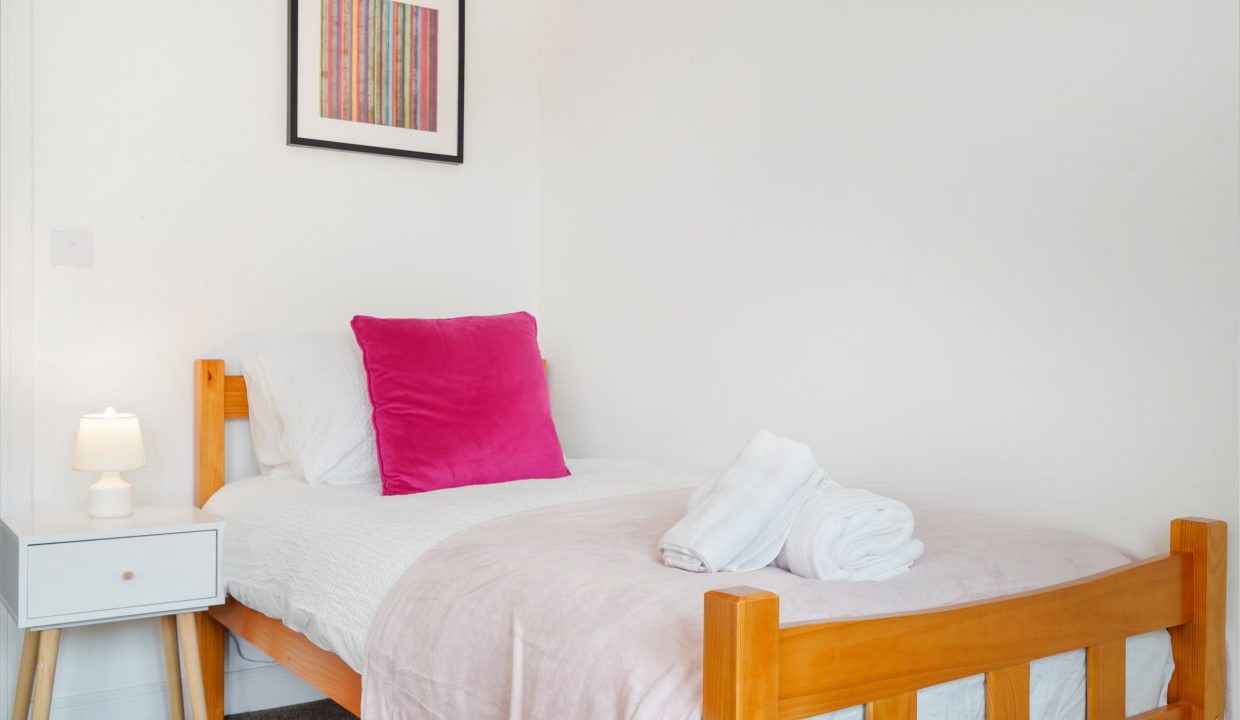 12_Bedroom1