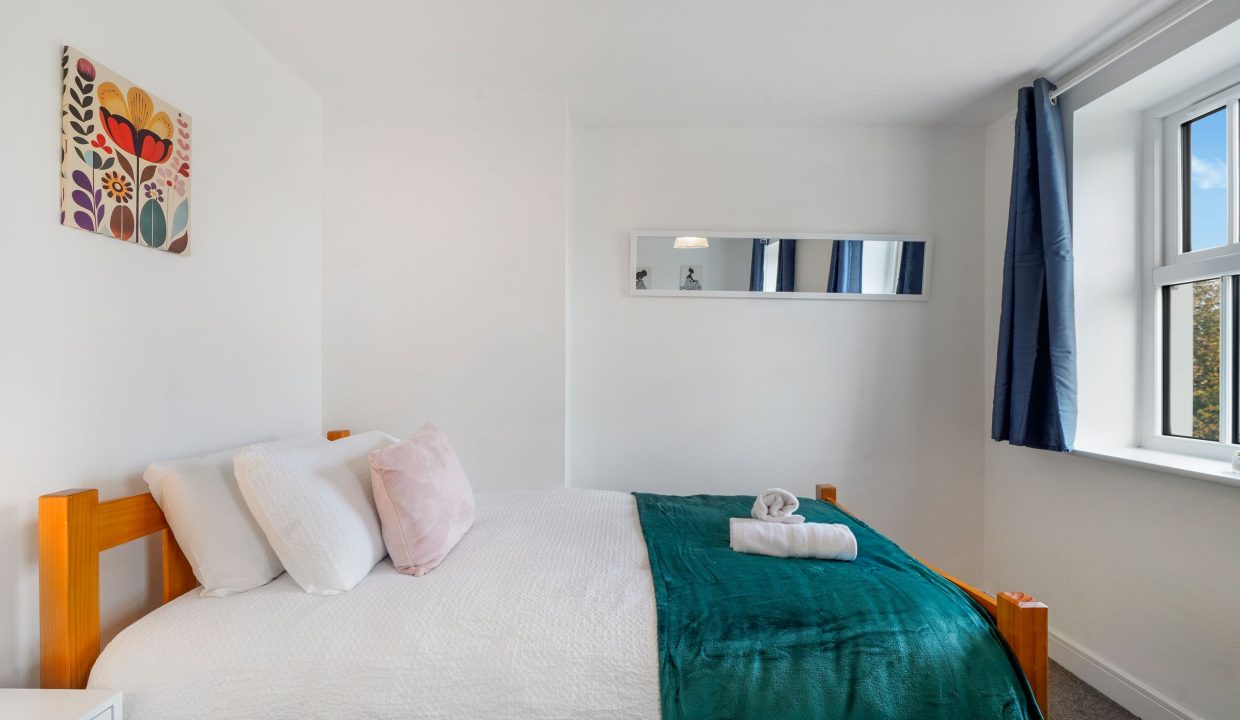 18_Bedroom2