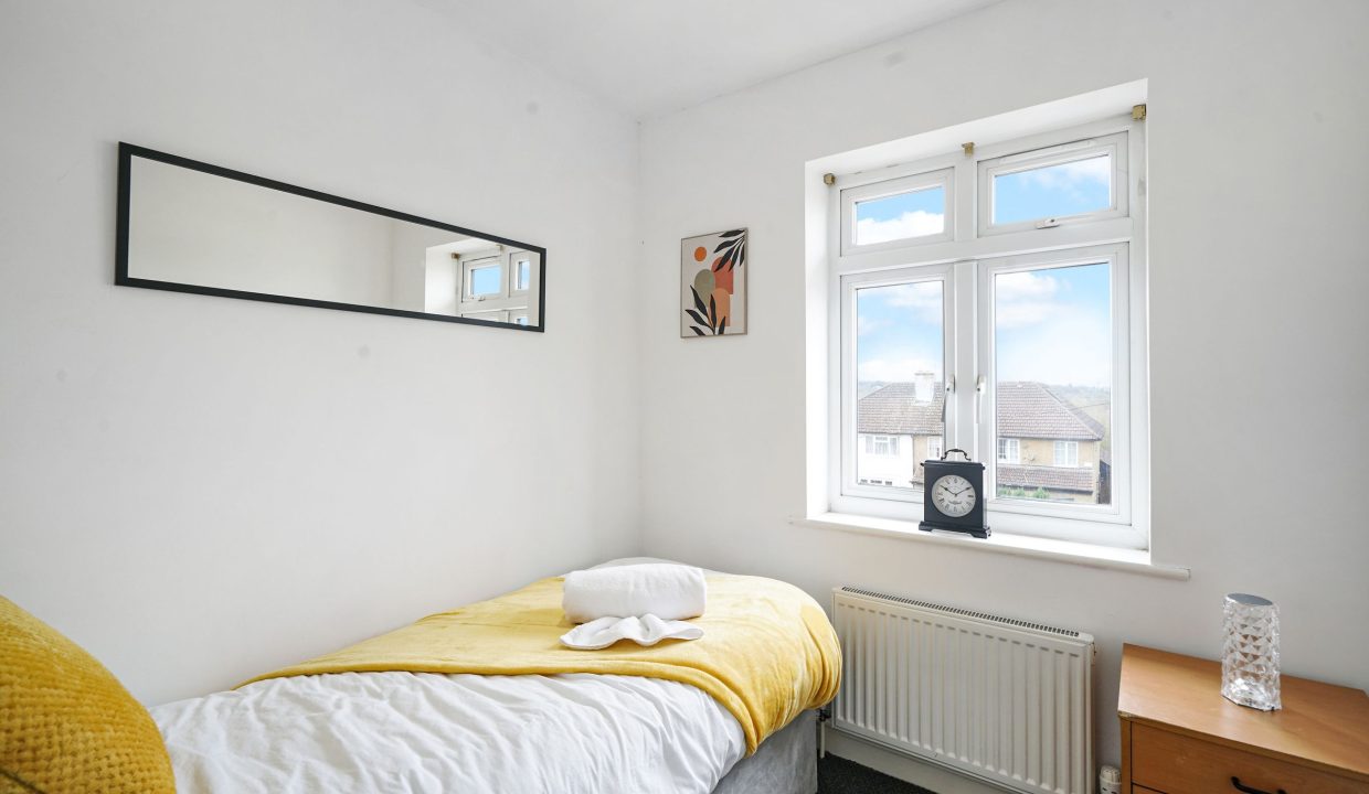 52A Sullivan Way, Elstree - a8xxyGvXmewv1TVDov7S