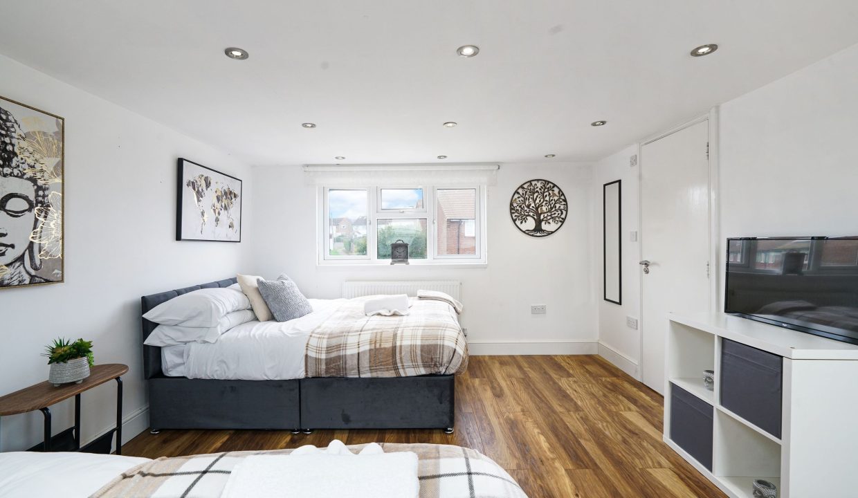 52A Sullivan Way, Elstree - of11lGADBuM7Ntg2Bf96