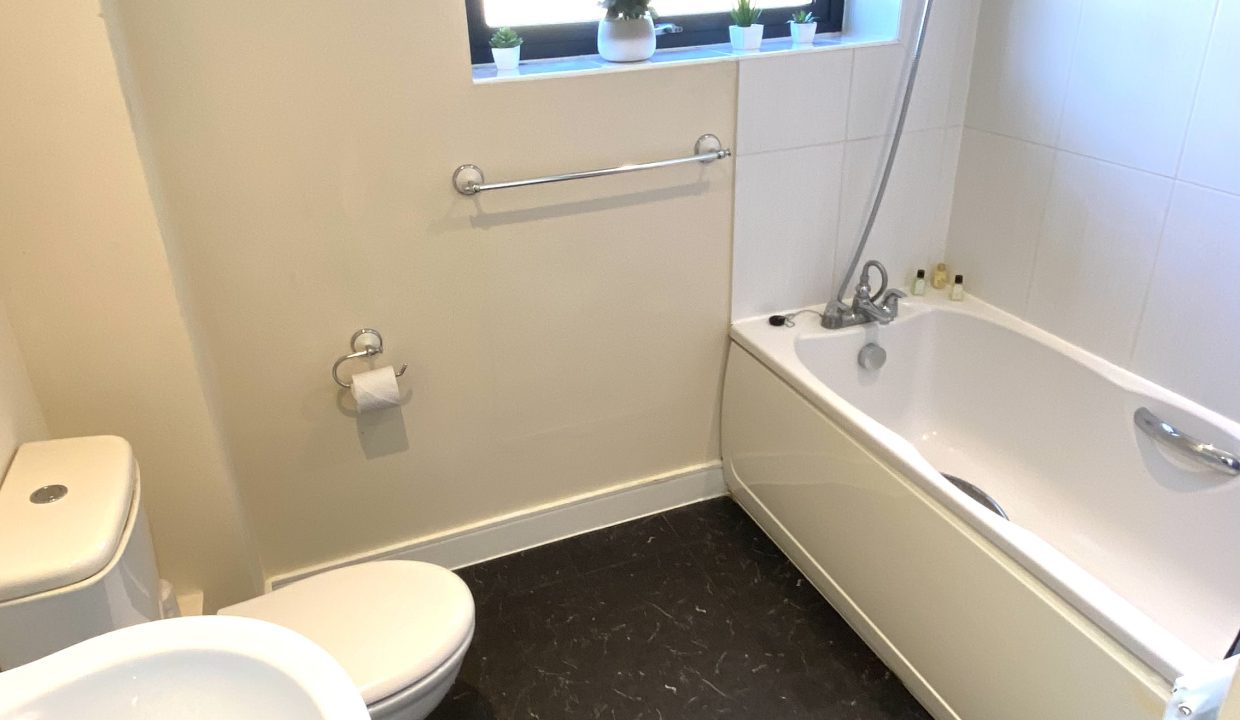 8 Sunderland Bathroom