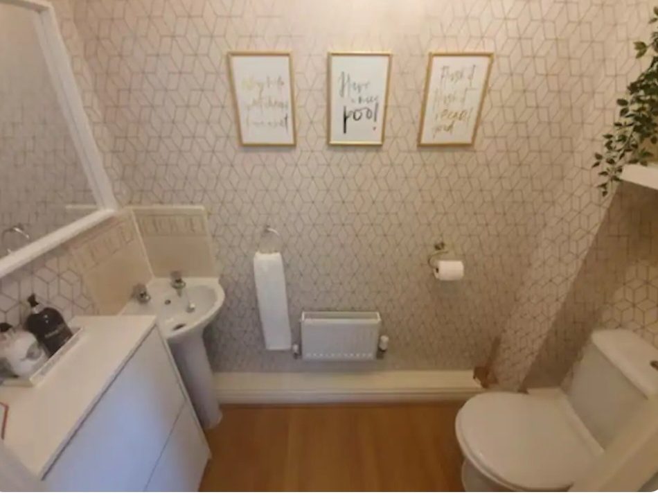 Screenshot_20251017_100902_Airbnb