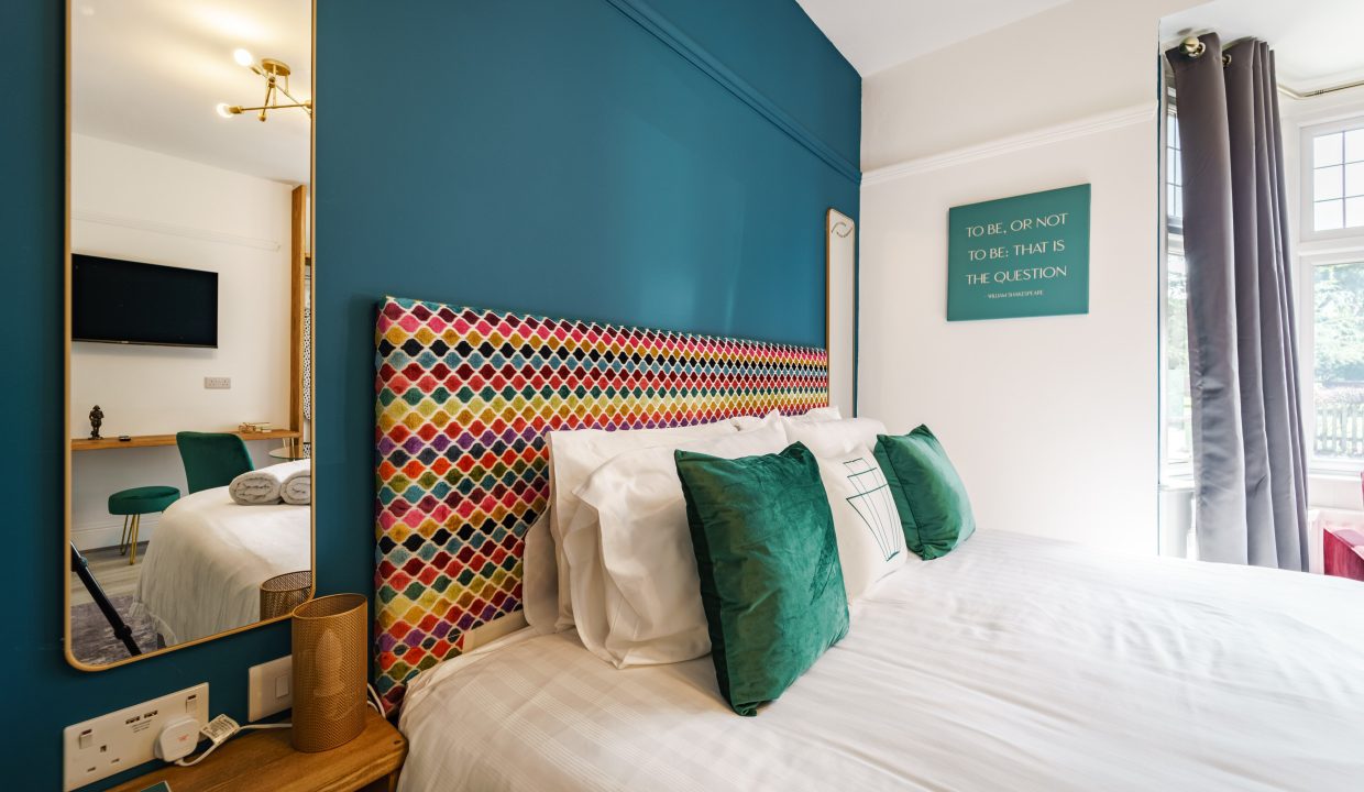 39GR S1 bed and mirrors
