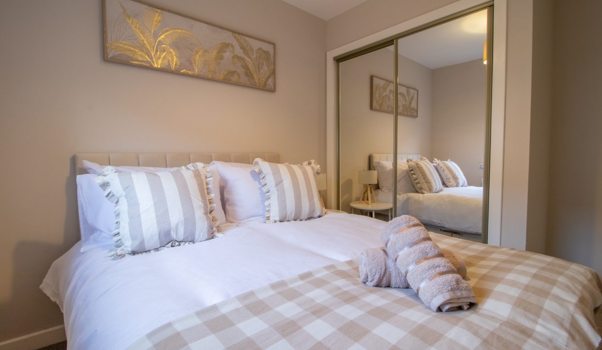 13RochsolesCrescent-34